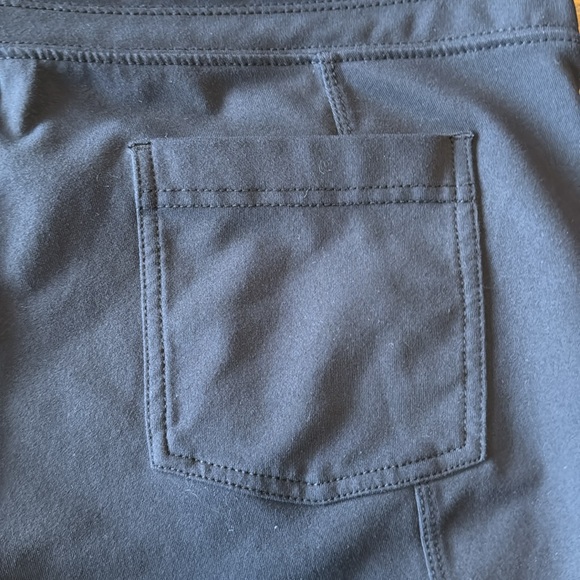 Athleta Women’s Shorts - Size L - Picture 3 of 7